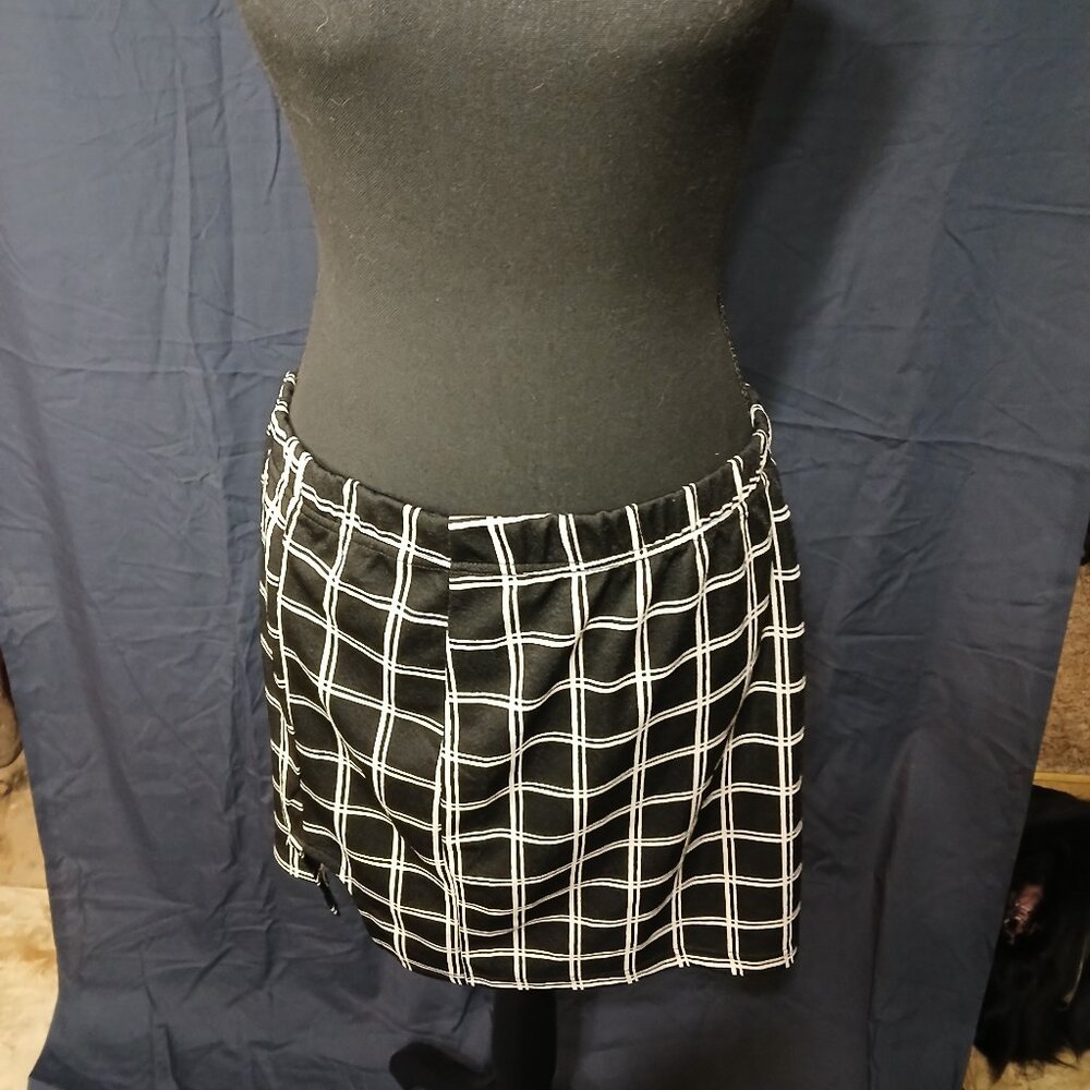 SHEIN Curve 2XL Black & White Plaid/Grid Mini Skirt